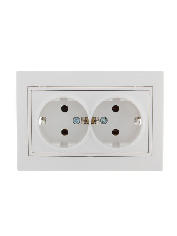 Розетка 2-м СП Mira 16А IP20 с заземл. с бел. вставкой керамика бел. LEZARD 701-0202-127 купить оптом выгодно Розетка 2-м СП Mira 16А IP20 с заземл. с бел. вставкой керамика бел. LEZARD 701-0202-127 оптом купить цена