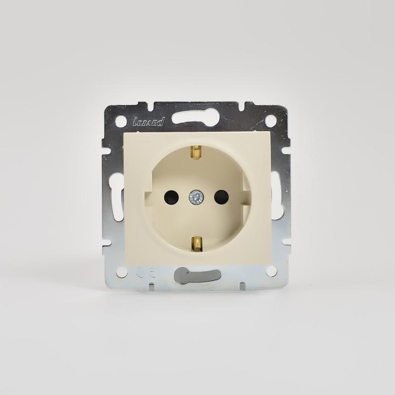 Розетка 1-м СП Karina с заземл. защ. шторки термопласт механизм крем. LEZARD 707-0388-124B купить оптом выгодно Розетка 1-м СП Karina с заземл. защ. шторки термопласт механизм крем. LEZARD 707-0388-124B оптом купить цена