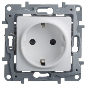 Розетка 1-м СП Etika 16А IP31 250В 2P+E с заземл. защ. шторки немецк. стандарт винтов. клеммы механизм бел. Leg 672222 оптом купить цена