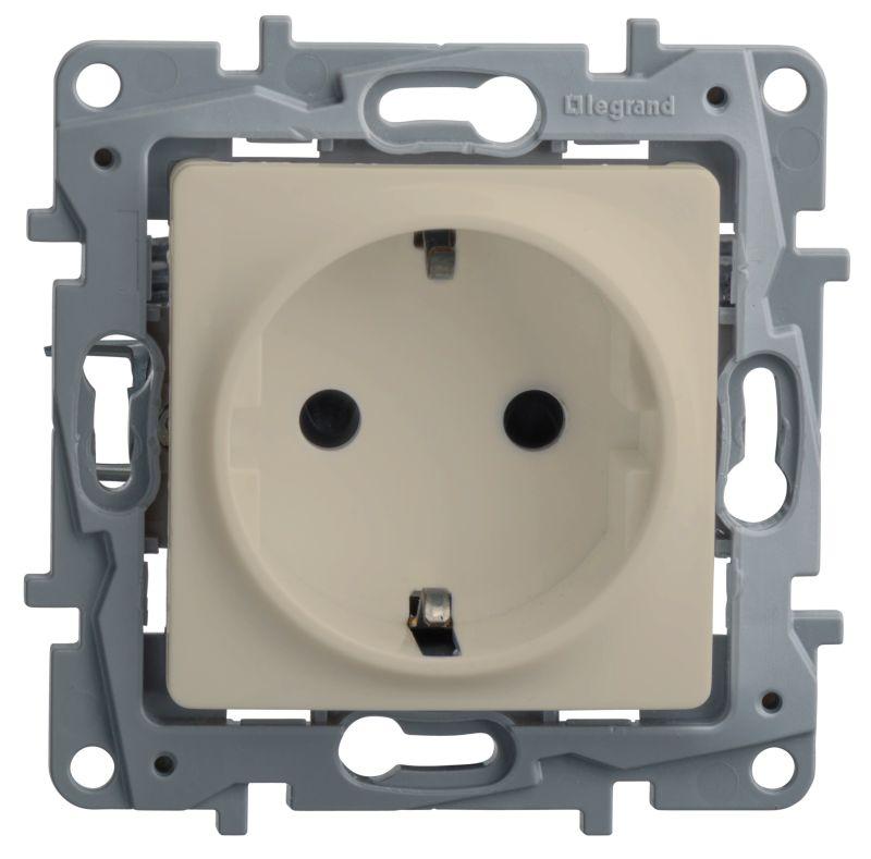 Розетка 1-м СП Etika 16А IP31 250В 2P+E с заземл. защ. шторки немецк. стандарт винтов. клеммы механизм сл. кость Leg 672322 купить оптом выгодно Розетка 1-м СП Etika 16А IP31 250В 2P+E с заземл. защ. шторки немецк. стандарт винтов. клеммы механизм сл. кость Leg 672322 оптом купить цена