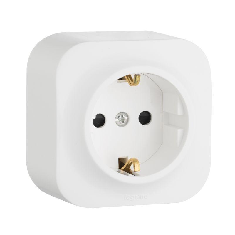 Розетка 1-м ОП Quteo 16А IP20 2P+E с заземл. без защ. шторок бел. Leg 782211 купить оптом выгодно Розетка 1-м ОП Quteo 16А IP20 2P+E с заземл. без защ. шторок бел. Leg 782211 оптом купить цена