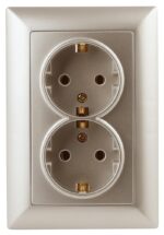 Розетка Intro Solo 4-205-04 с заземлением двойная 2X2P+E Schuko