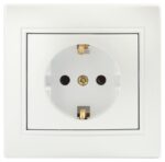 Розетка Intro Plano 1-202-06 с заземлением 2P+E Schuko