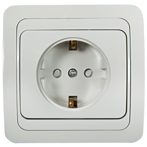 Розетка одинарная с заземлением со шторкой CLASSICO белая 2028x IN HOME купить оптом недорого