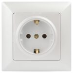 Розетка Intro Solo 4-202-06 с заземлением 2P+E Schuko