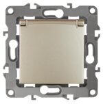 12-2103-04 ЭРА Розетка 2P+E Schuko со шторками с крышкой