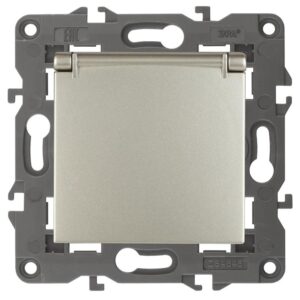 14-2103-04 ЭРА Розетка 2P+E Schuko со шторками с крышкой