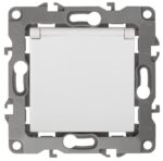 12-2103-01 ЭРА Розетка 2P+E Schuko со шторками с крышкой