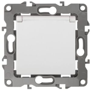 12-2103-01 ЭРА Розетка 2P+E Schuko со шторками с крышкой