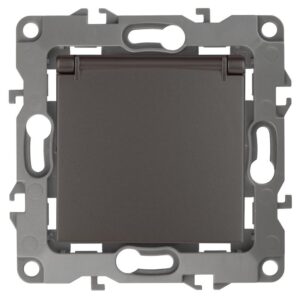 12-2103-13 ЭРА Розетка 2P+E Schuko со шторками с крышкой