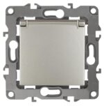 12-2103-15 ЭРА Розетка 2P+E Schuko со шторками с крышкой