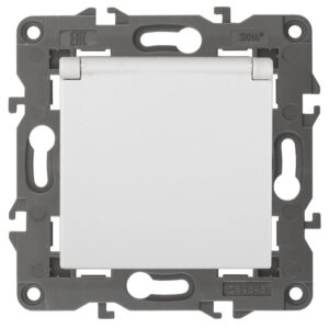 14-2103-01 ЭРА Розетка 2P+E Schuko со шторками с крышкой