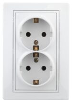 Розетка Intro Plano 1-205-01 с заземлением двойная 2X2P+E Schuko