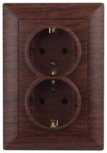 Розетка Intro Solo 4-205-10 с заземлением двойная 2X2P+E Schuko