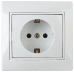 Розетка Intro Plano 1Э-202-01 с заземлением 2P+E Schuko